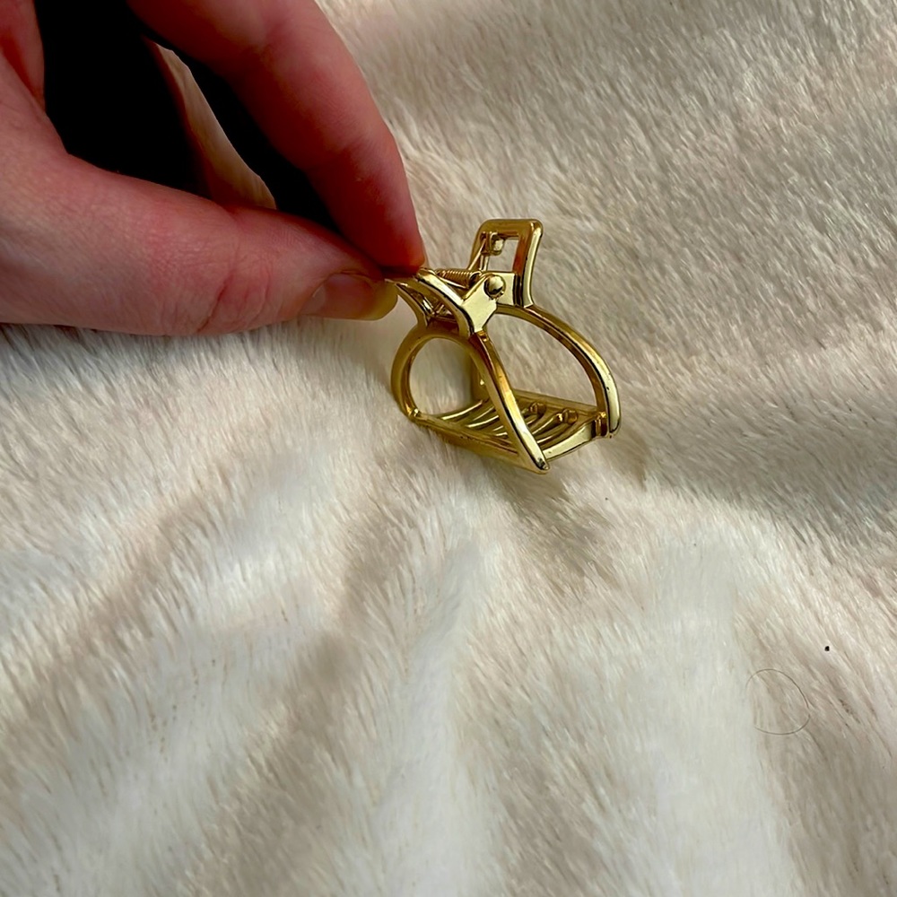 Gold hair clip. OS and sanitized. Smoke free home.